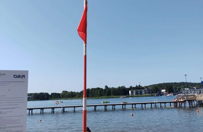 {Olsztyński OSiR przedłużył zakaz kąpieli w jeziorze Ukiel.}