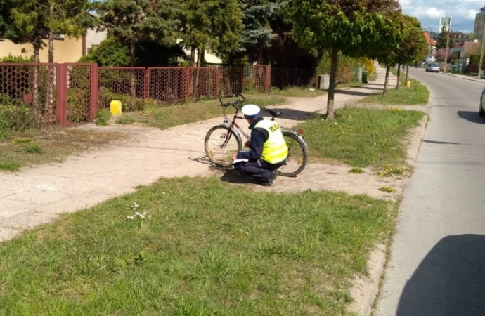 {12-letni rowerzysta zderzył się z samochodem, 13-latka została potrącona przez ciągnik.}